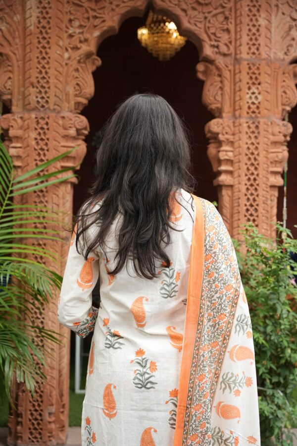 Gulzar ‑ Garden Tales Kurta Set