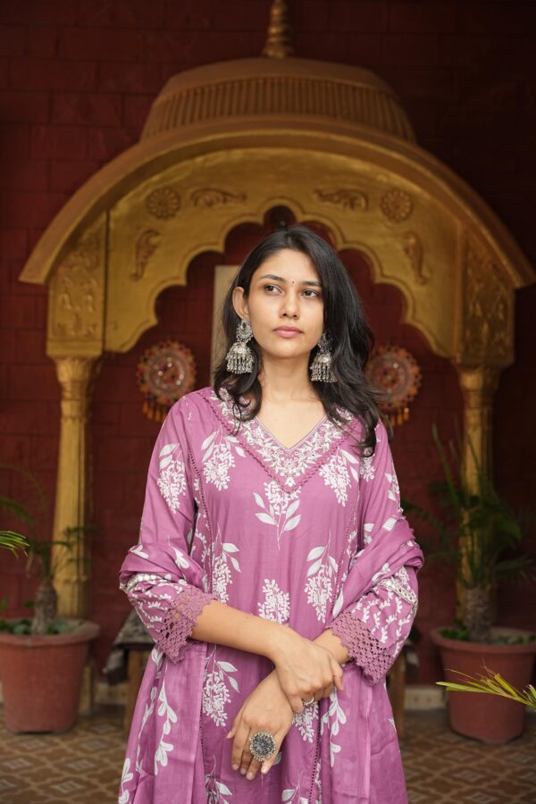 Meher ‑ Mauve Chikankari Grace