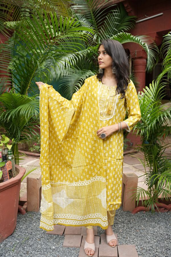 Rooh ‑ Bloom Straight Set