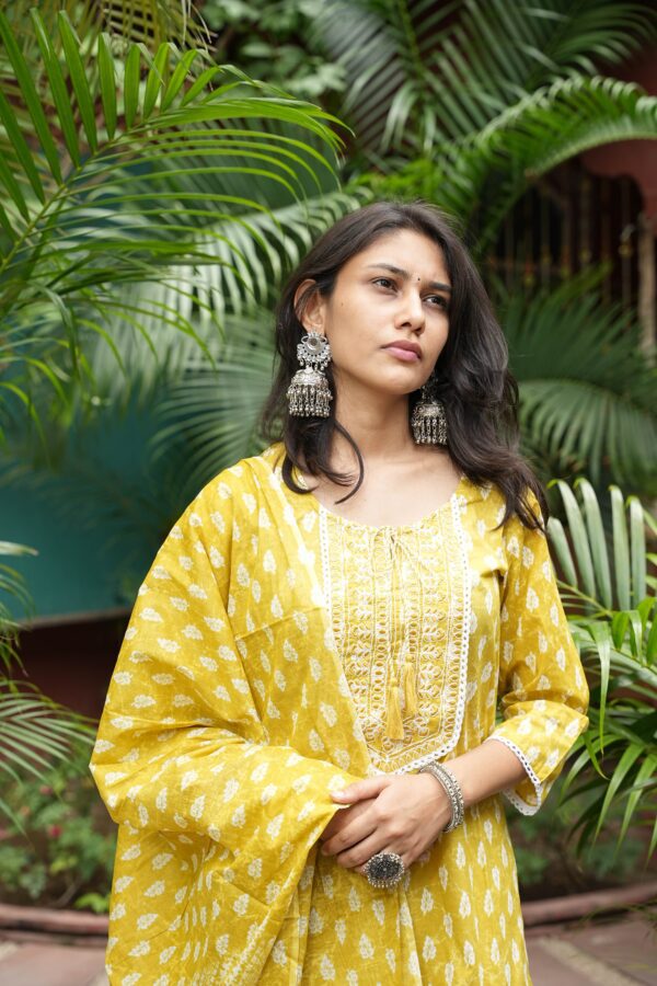 Rooh ‑ Bloom Straight Set