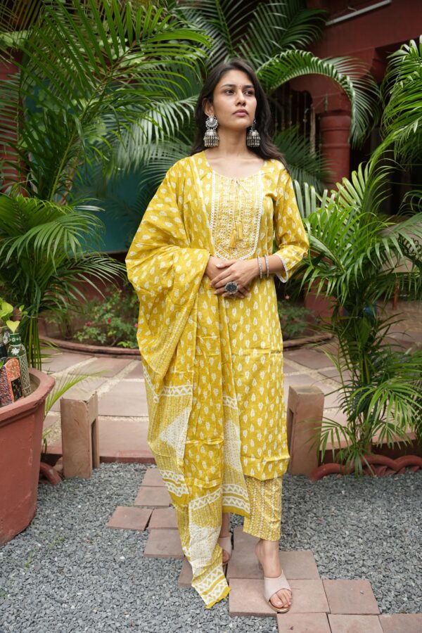 Rooh ‑ Bloom Straight Set