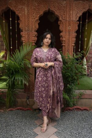 Plus ‑ Plum Floral Elegance