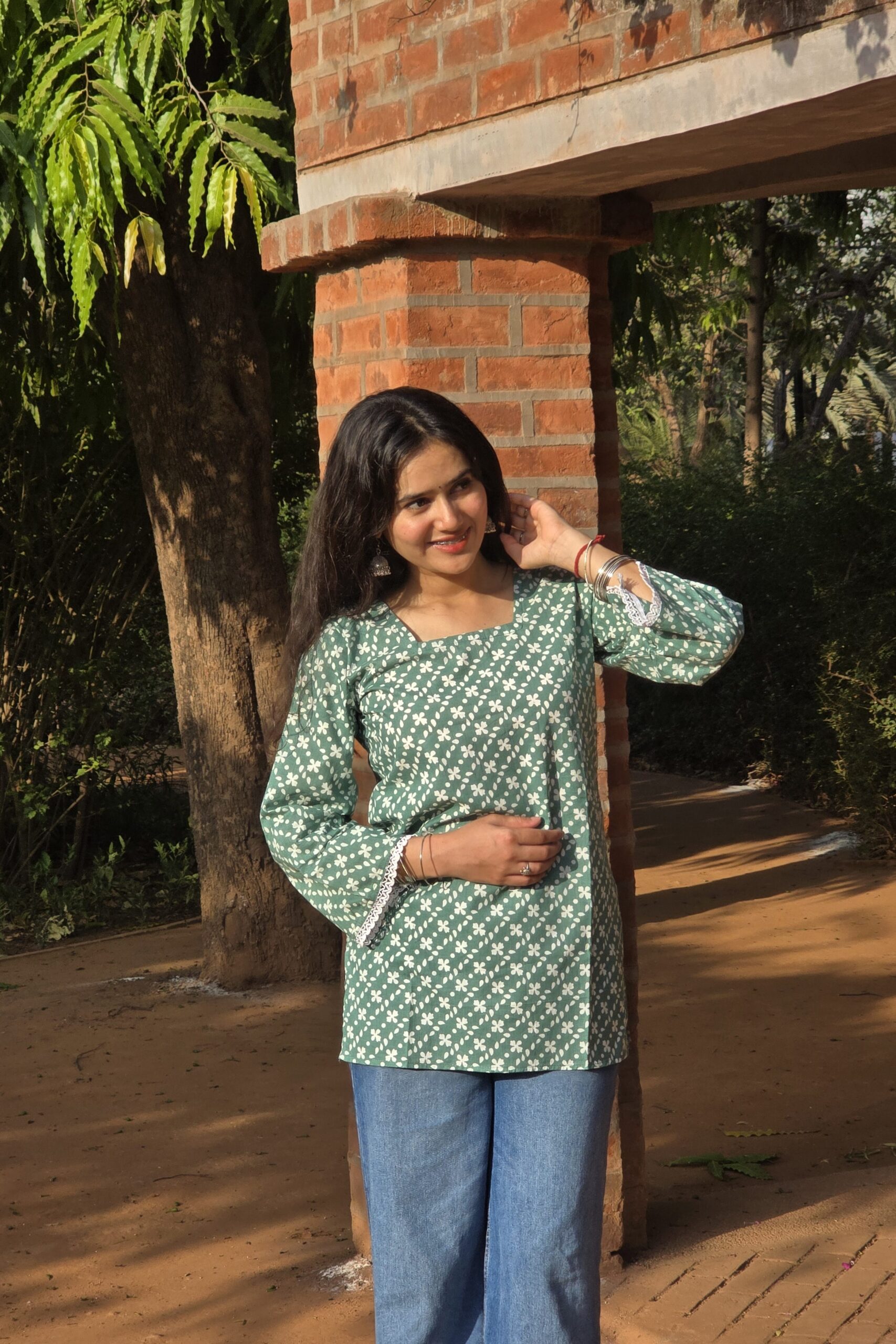 Meadow Daisy Cotton Top-2