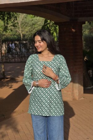 Meadow Daisy Cotton Top