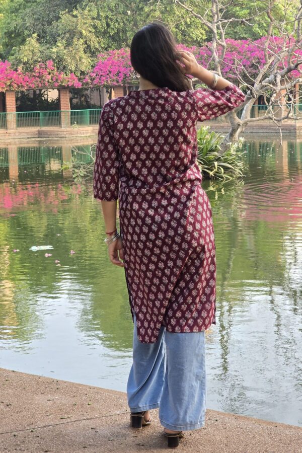 Winewood Buti Cotton Kurti